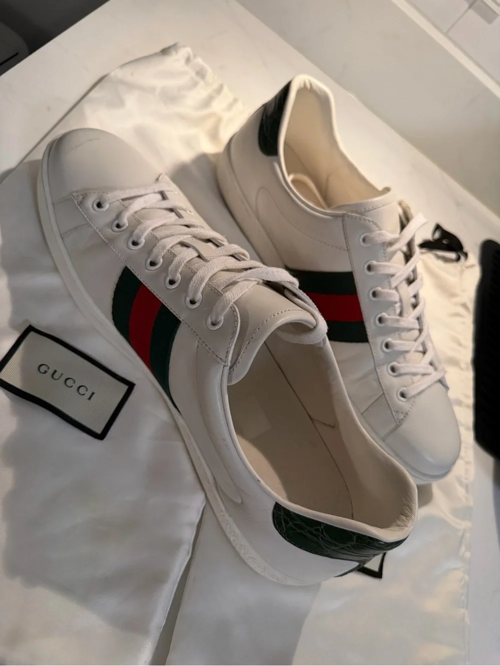 Gucci White Leather Low-Top Sneakers with Green & Red Web Stripe